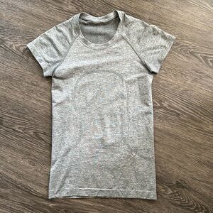 Lululemon - Swiftly Tech Short Sleeve *hip length